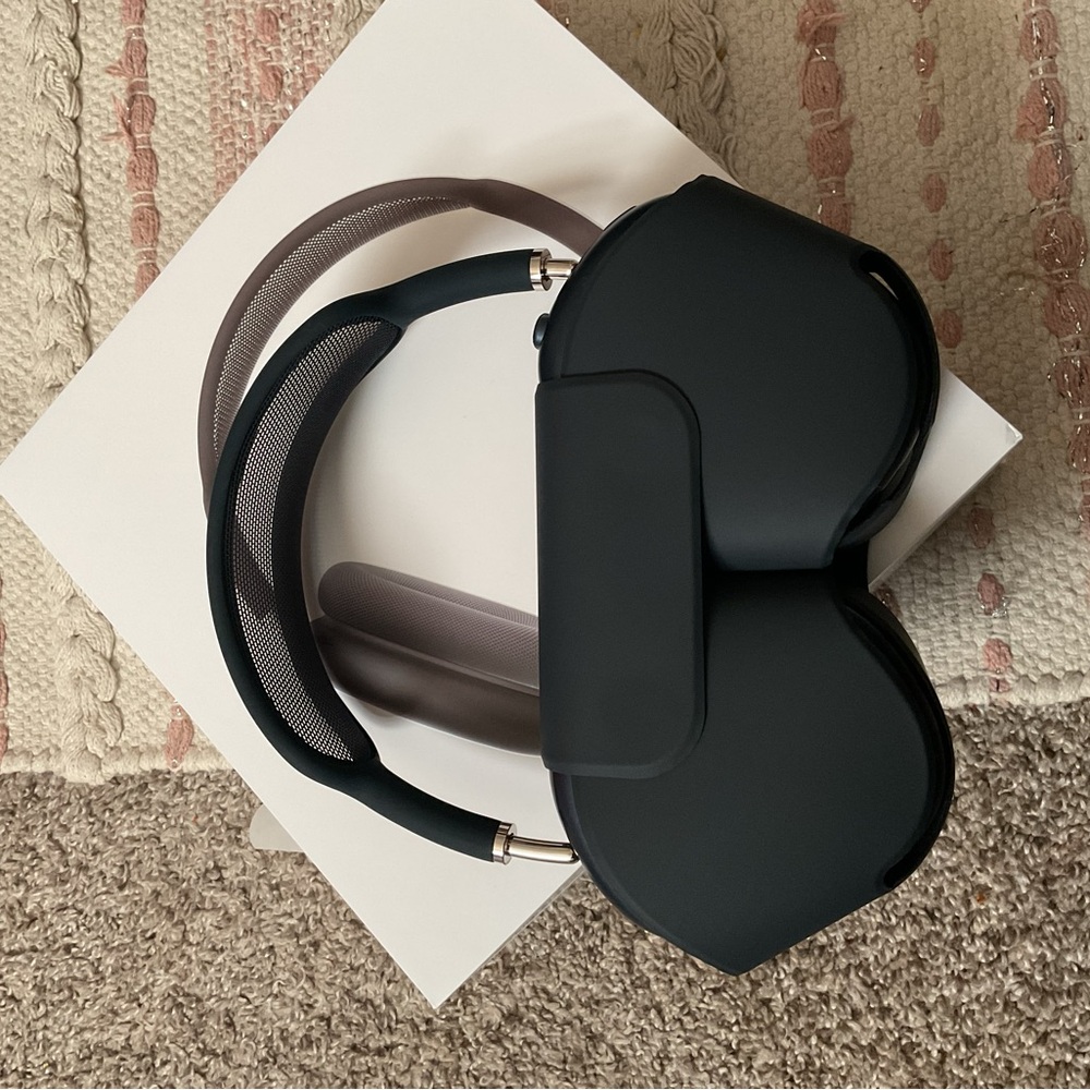 AirPod max midnight USB-C